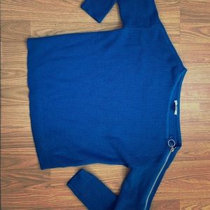 Side zip sleeve sweater